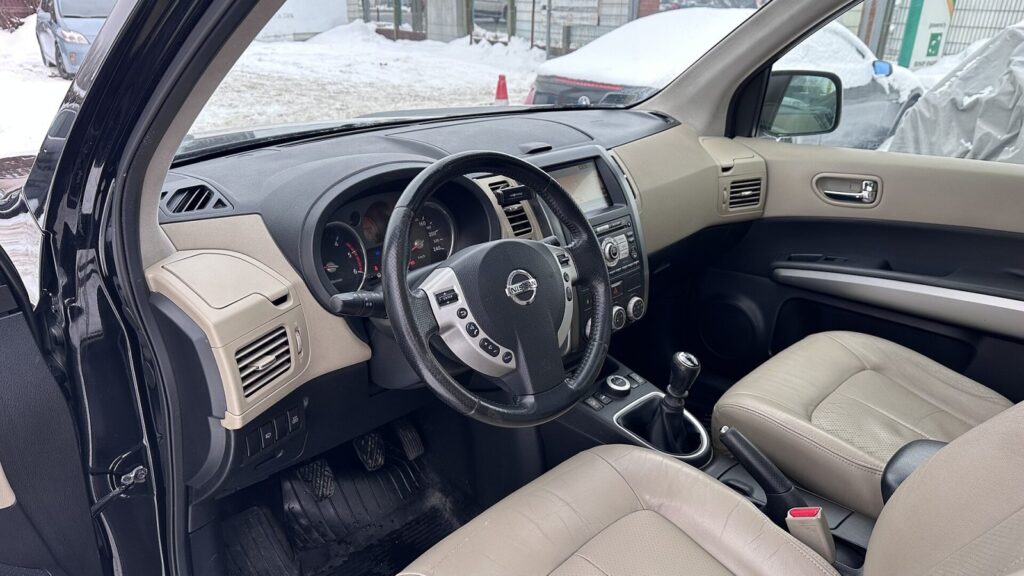 SD kortelė su žemėlapiais automobilio navigacijai