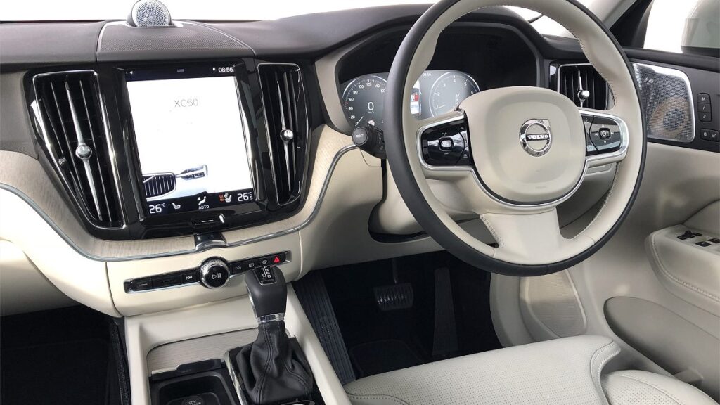 Meistras atnaujina automobilio navigacijos žemėlapius