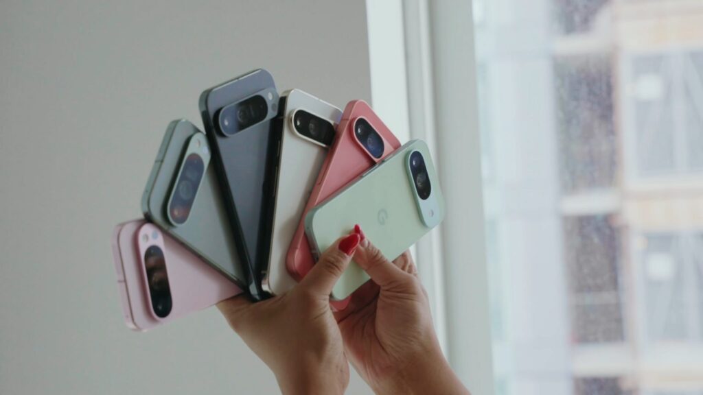 Išmanusis telefonas ant stalo – Google Pixel modelis ir jo kaina Lietuvoje 2025 metais