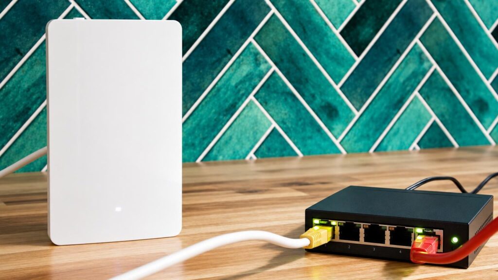 Namų Wi-Fi maršrutizatorius su šviesos indikatoriais, kuris gali veikti kaip VPN klientas arba serveris